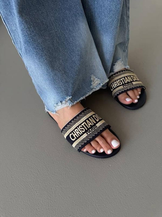 Comfort Slides β Stylish Casual Women Slippers