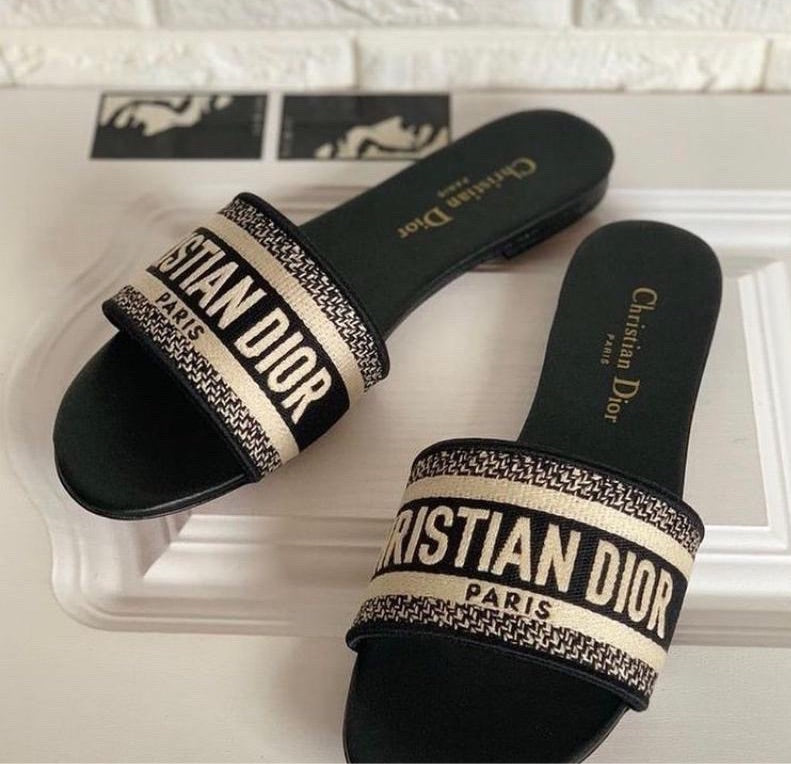 CD Comfort Slides 💫